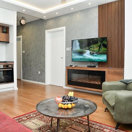 Mirror Apartment With Private Parking Novi Sad Dış mekan fotoğraf