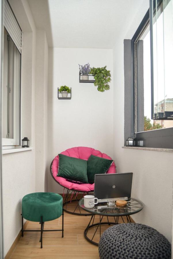 Mirror Apartment With Private Parking Novi Sad Dış mekan fotoğraf