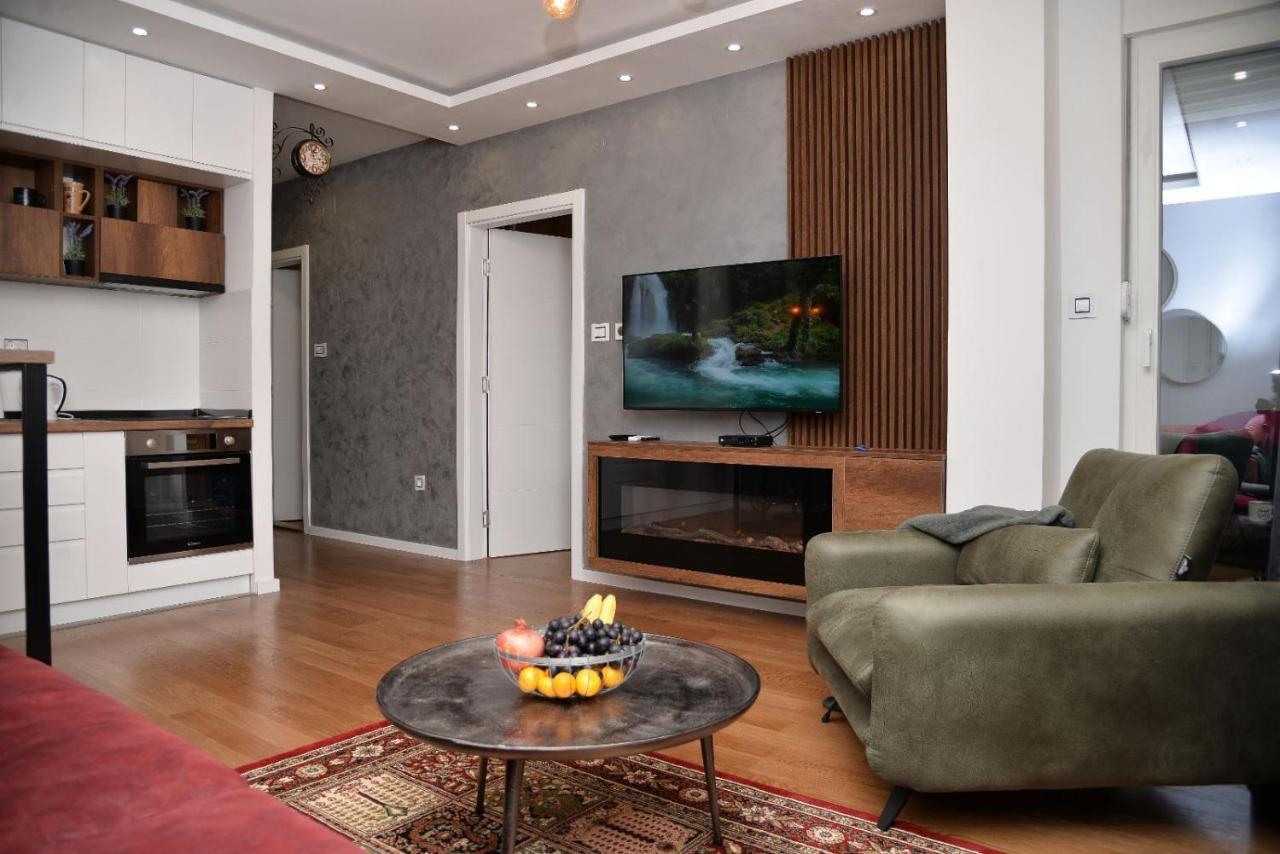 Mirror Apartment With Private Parking Novi Sad Dış mekan fotoğraf