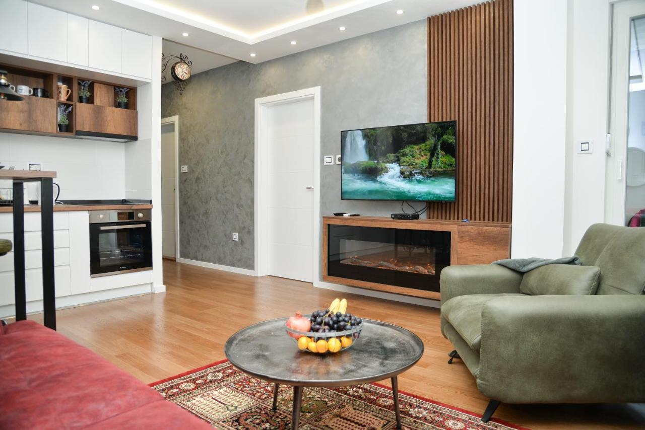 Mirror Apartment With Private Parking Novi Sad Dış mekan fotoğraf