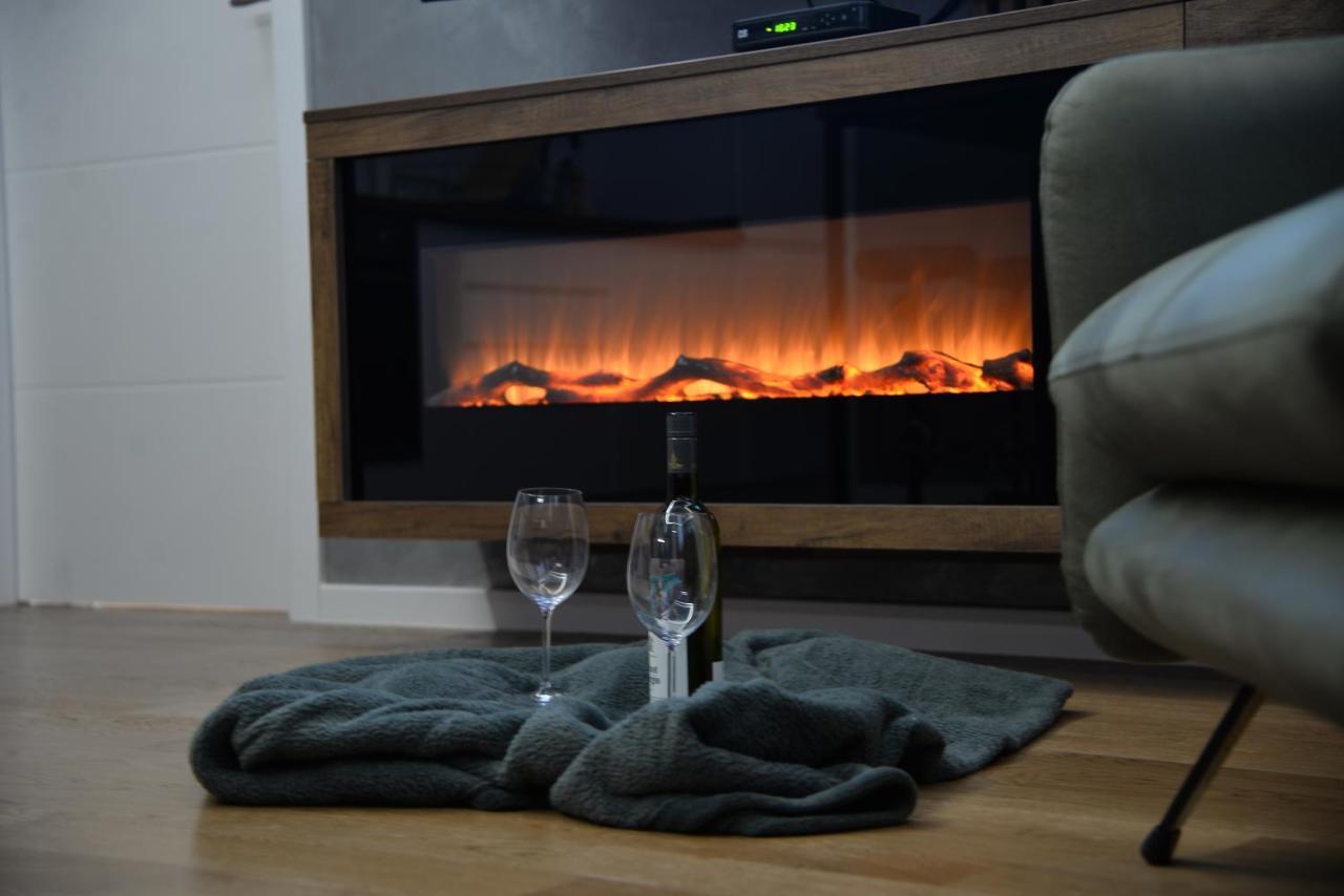 Mirror Apartment With Private Parking Novi Sad Dış mekan fotoğraf